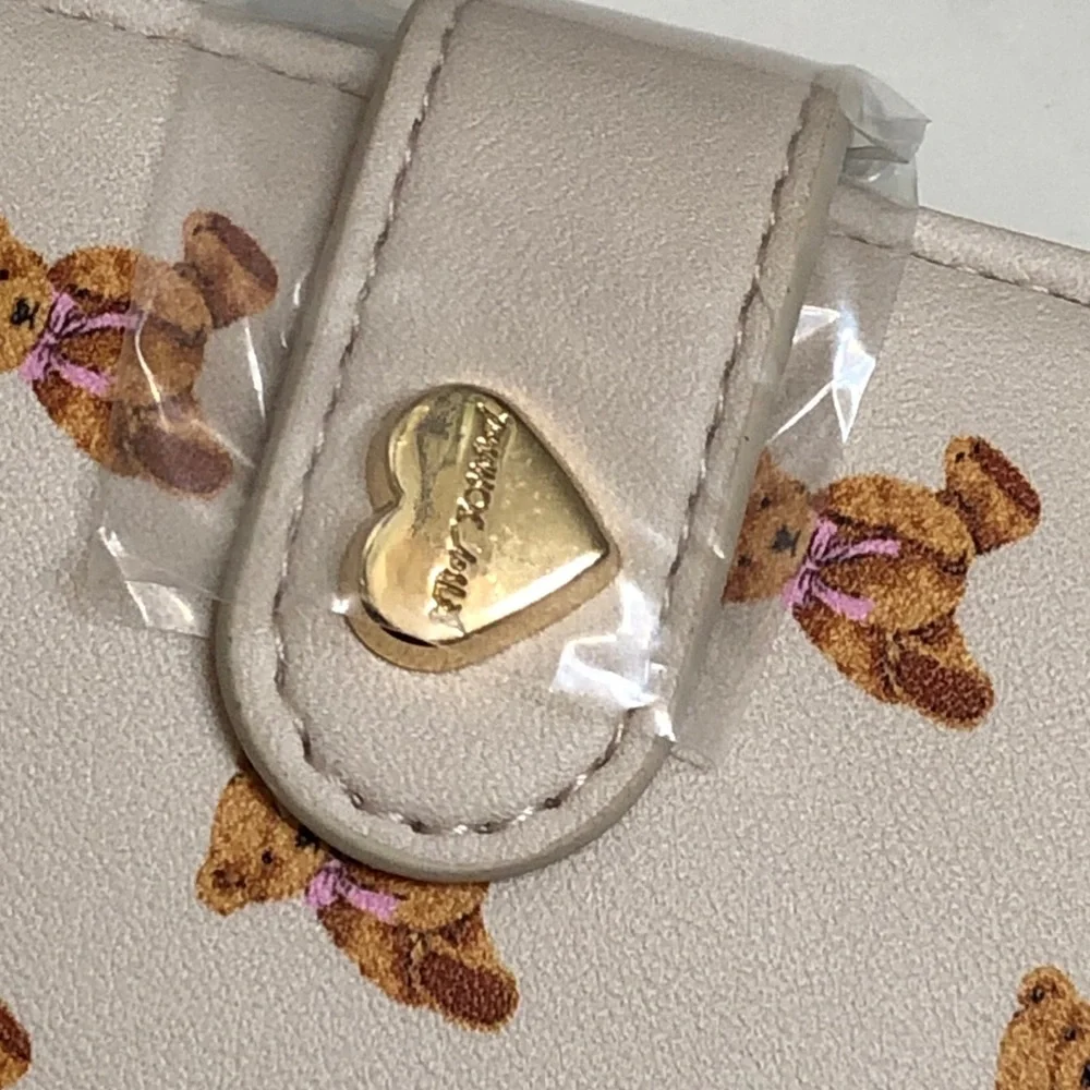 Betsey Johnson neutral cream